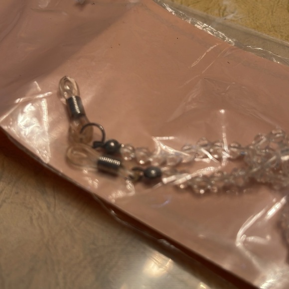 Crystal Eyeglass Neck Strap- the plastic eyeglass arm is SMALL - Picture 3 of 4